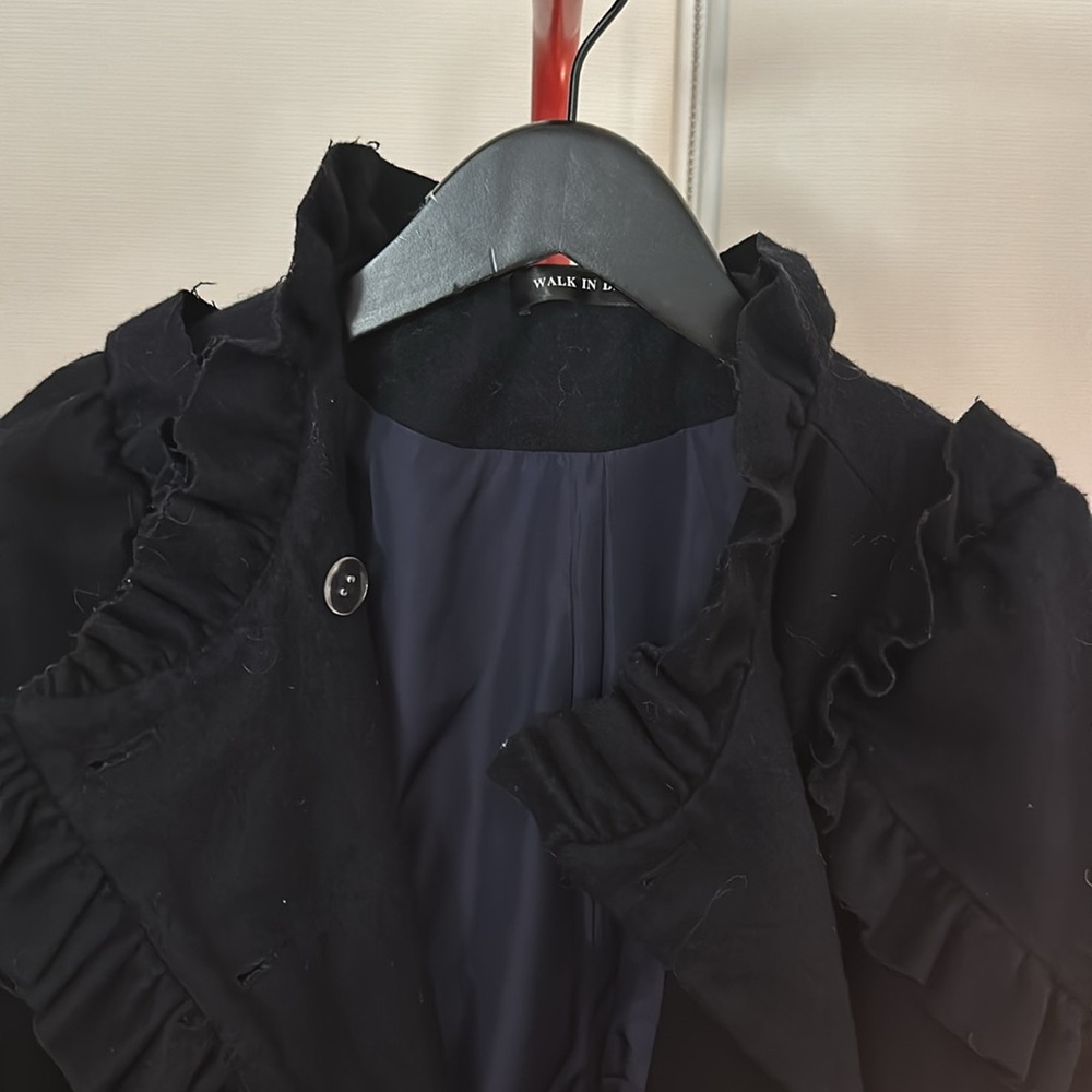 Black ruffle jacket with a beautiful collar and buttons.